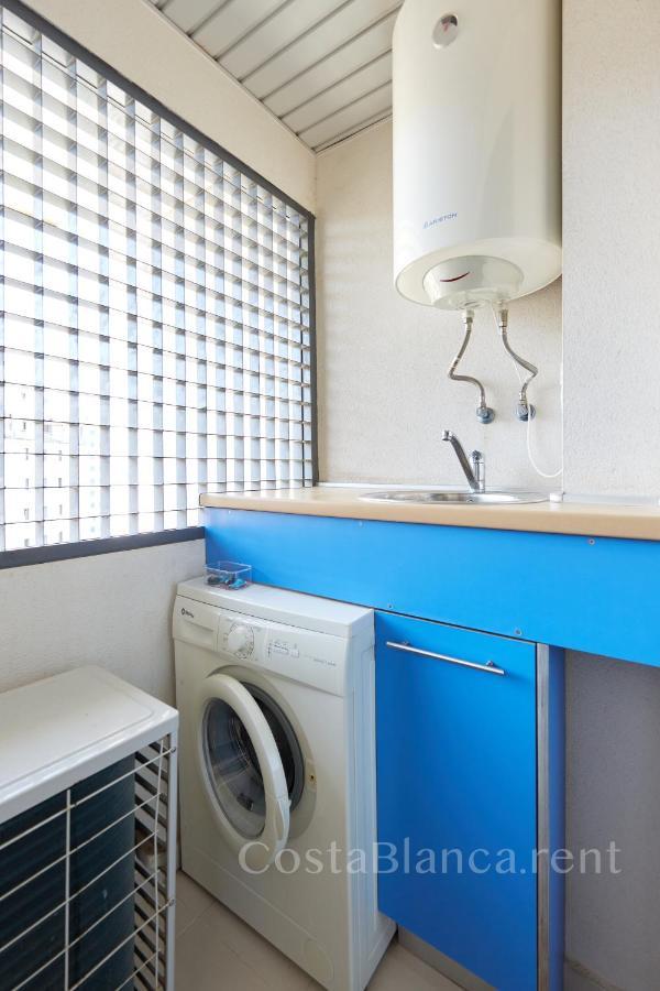 Luxurious, Newly-Renovated Large 2-Bedroom Condo By The Beach Benidorm Kültér fotó
