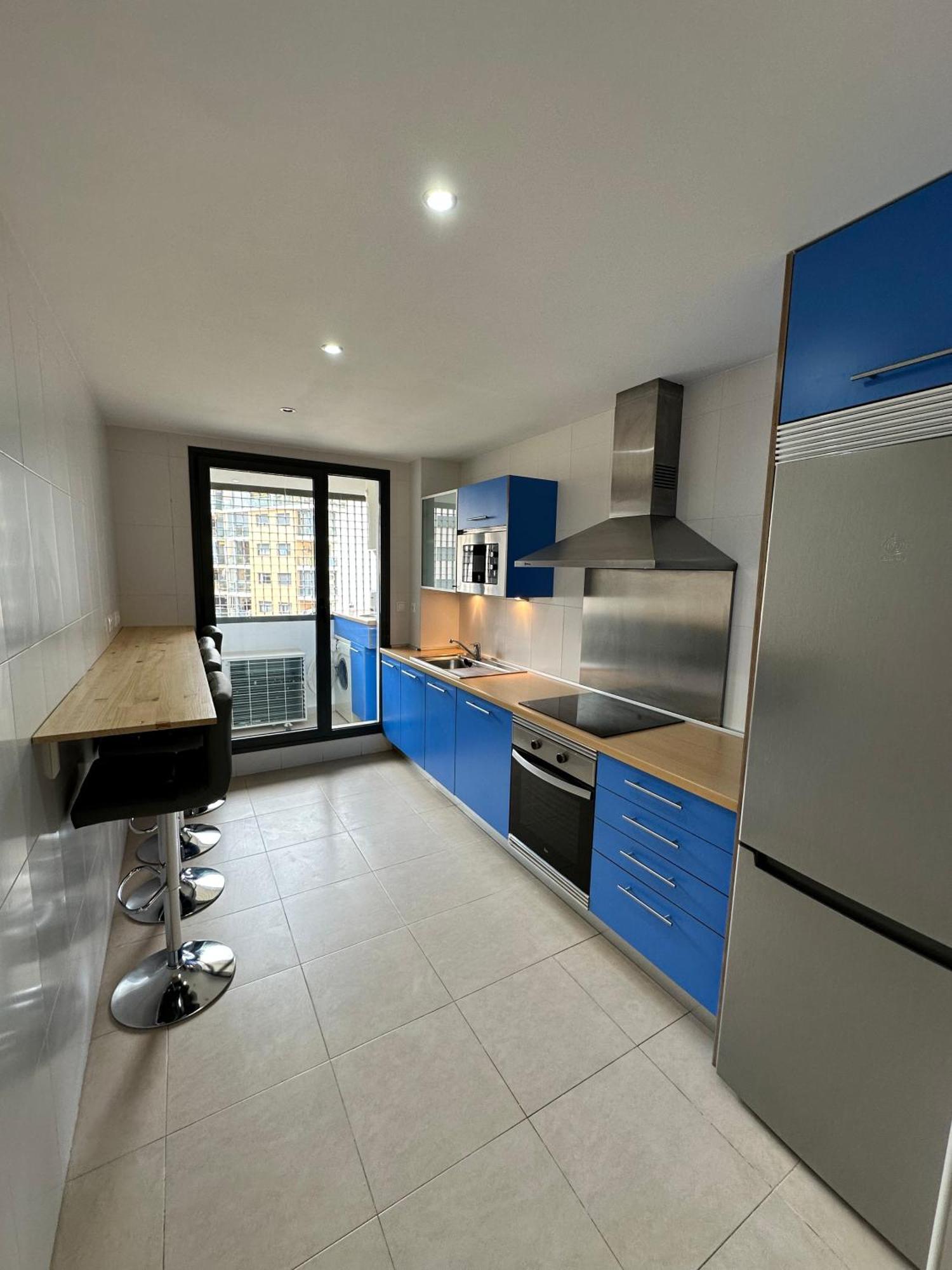 Luxurious, Newly-Renovated Large 2-Bedroom Condo By The Beach Benidorm Kültér fotó