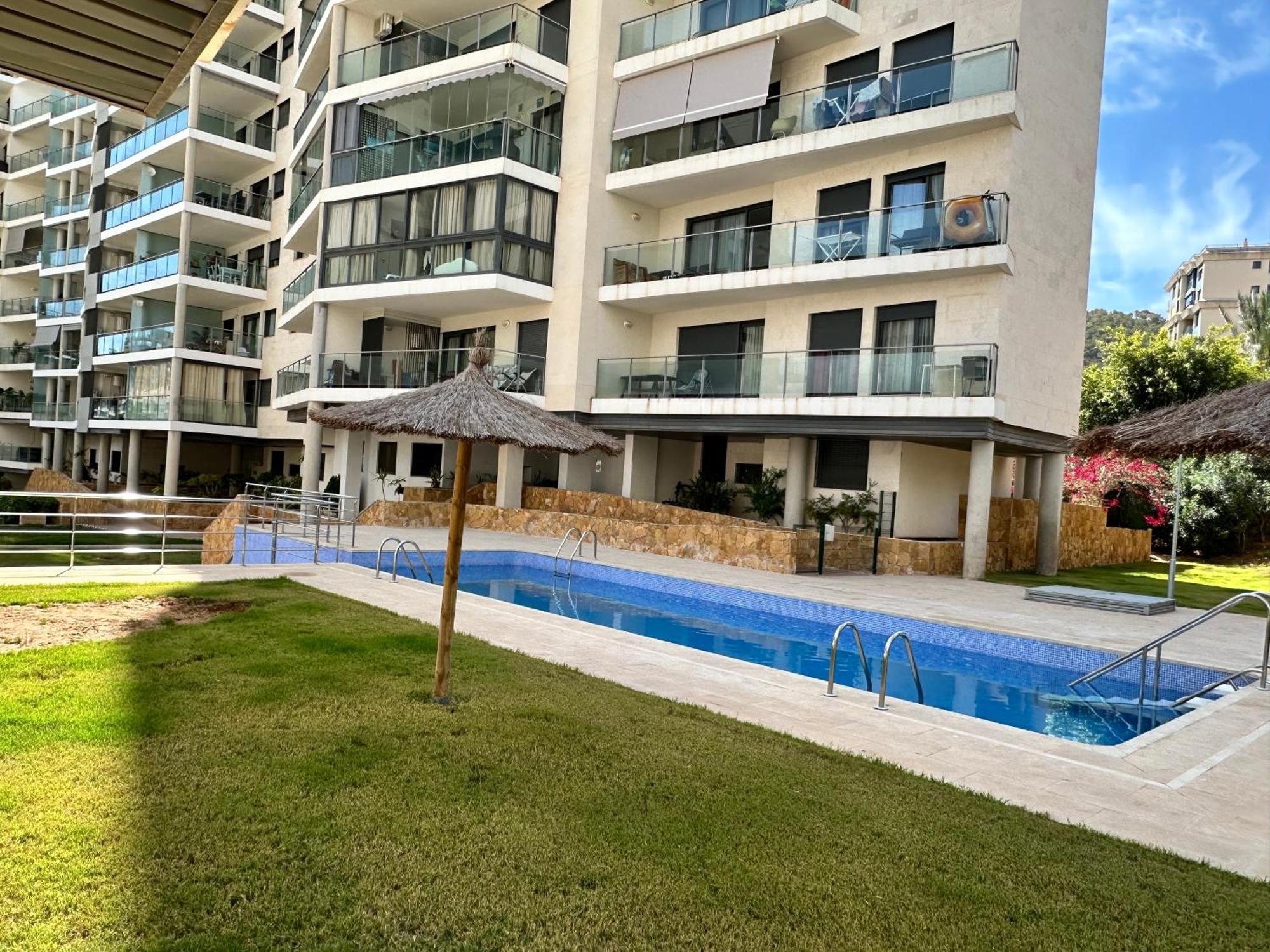 Luxurious, Newly-Renovated Large 2-Bedroom Condo By The Beach Benidorm Kültér fotó